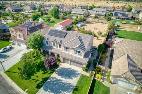 3557 Louer Dr, Lancaster, CA 93536