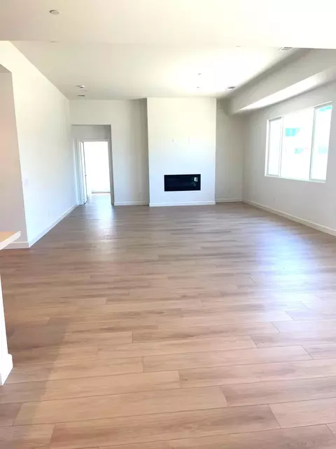 38041 Periwinkle Pl, Palmdale, CA 93550 photo 2