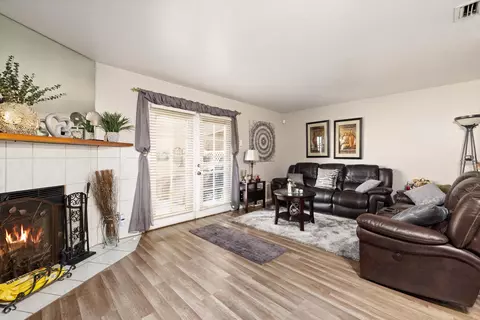 Living - 43641 Park Ave, Lancaster, CA 93534 photo 2 of 4
