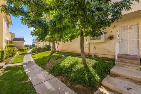 Exterior - 43641 Park Ave, Lancaster, CA 93534 photo 2 of 4