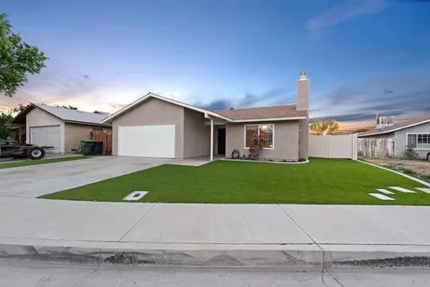 44755 Warren Ct, Lancaster, CA 93535 photo 2
