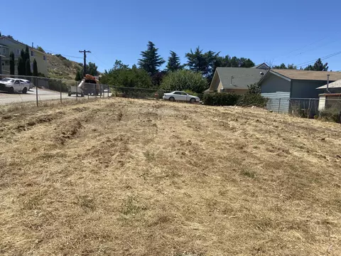 Cor Datetree Dr Alderwood, Lake Hughes, CA 93532