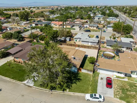 2011 Oldfield St W, Lancaster, CA 93536 photo 48