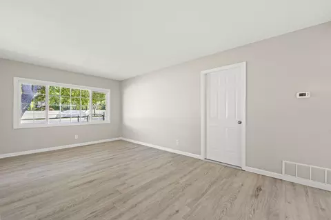 37369 5th St E, Palmdale, CA 93550 photo 5