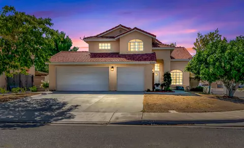 43721 Yaffa St, Lancaster, CA 93535