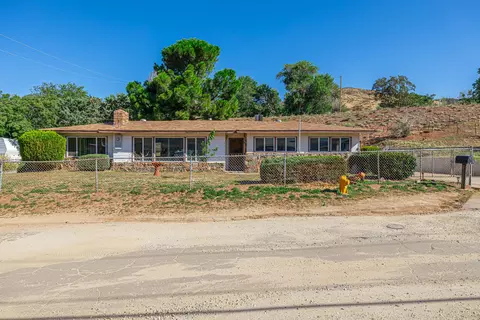 8755 Calva St, Leona Valley, CA 93551