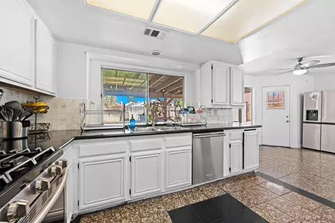 38028 26th St E, Palmdale, CA 93550 photo 20