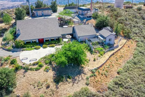 23760 El Rancho Dr, Tehachapi, CA 93561 photo 2