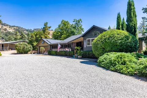 26901 Bear Valley Rd, Tehachapi, CA 93561 photo 2