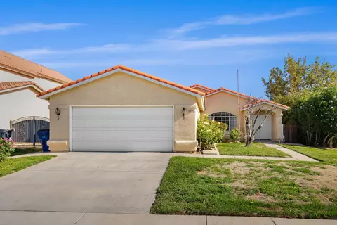 1731 Le Niche Ln, Lancaster, CA 93535