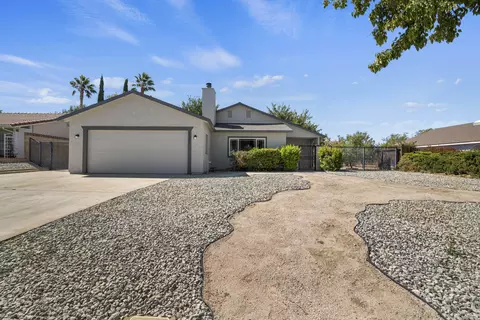 42325 Hickory Glen Ave, Lancaster, CA 93536