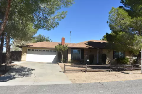 17333 Queensglen Ave, Lake Los Angeles, CA 93591