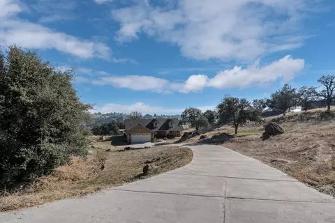 30080 Dove Ct, Tehachapi, CA 93561 photo 1