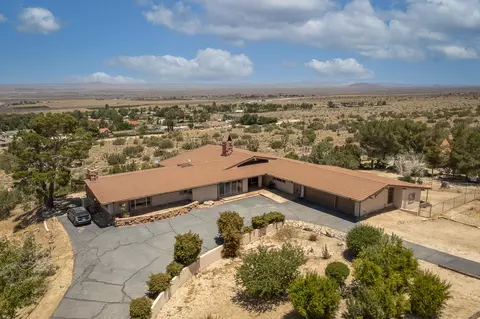 15831 Y4 Ave E, Llano, CA 93544