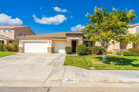 43833 Elena Ct, Lancaster, CA 93536 photo 2
