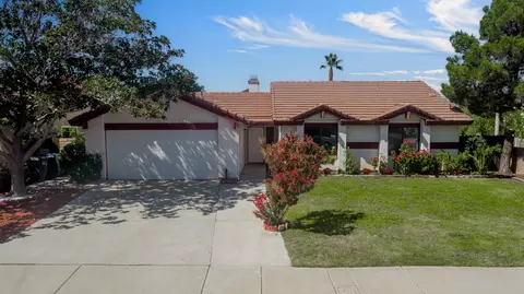38657 28th St E, Palmdale, CA 93550