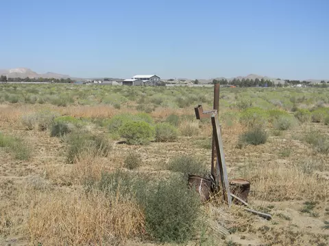 77 Th St W, Lancaster, CA 93536 photo 4