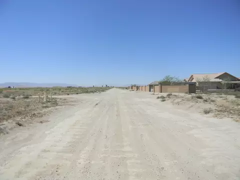 77 Th St W, Lancaster, CA 93536