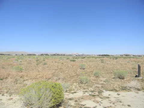 77 Th St W, Lancaster, CA 93536 photo 7