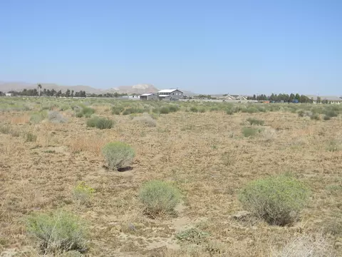 77 Th St W, Lancaster, CA 93536 photo 3