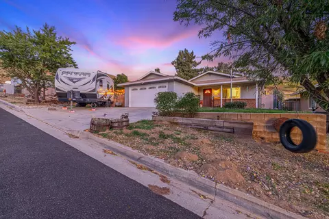 42928 Leadhill Dr, Lake Hughes, CA 93532