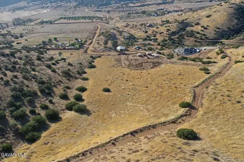 31 St W, Acton, CA 93510