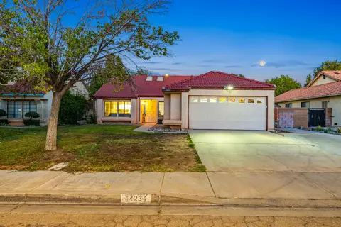 44234 Fenner Ave, Lancaster, CA 93536