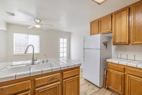42856 Fenner Ave, Lancaster, CA 93536 photo 10