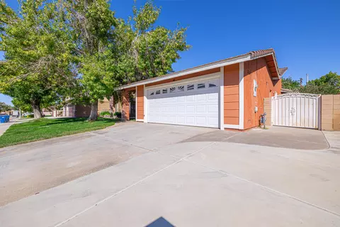 42856 Fenner Ave, Lancaster, CA 93536 photo 3