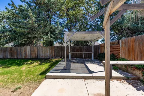 810 Elm St, Tehachapi, CA 93561 photo 12