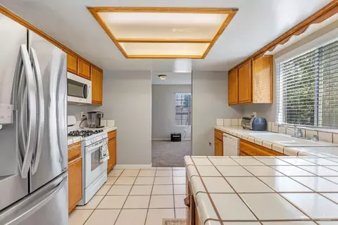810 Elm St, Tehachapi, CA 93561 photo 4