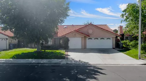 3654 Waterford Ct, Palmdale, CA 93550