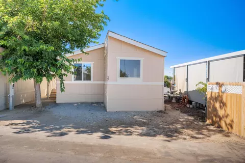 45131 28th St East St #27, Lancaster, CA 93535