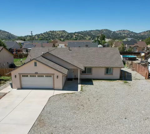 18241 Ghost Town St, Tehachapi, CA 93561 photo 1