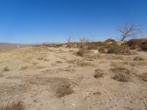 102 Stw Ave E8, Lancaster, CA 93536 photo 3