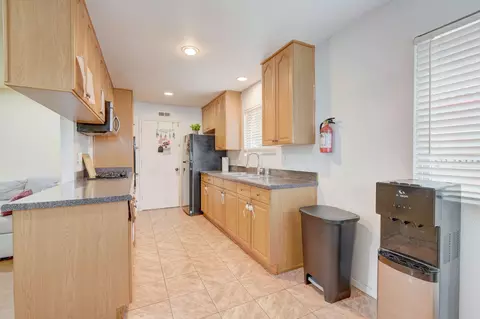 402 Moorehaven Dr E, Carson, CA 90746 photo 13