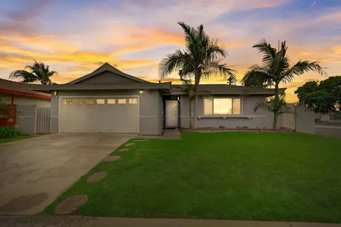 402 Moorehaven Dr E, Carson, CA 90746