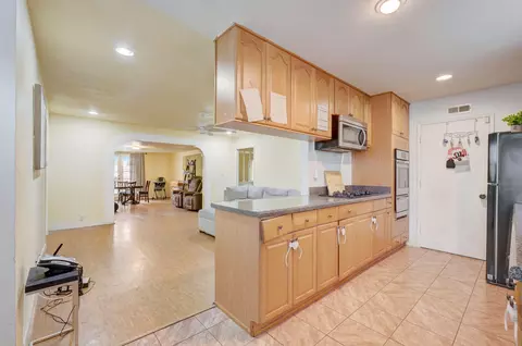 402 Moorehaven Dr E, Carson, CA 90746 photo 14