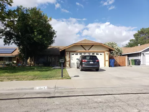 1017 Newgrove St E, Lancaster, CA 93535
