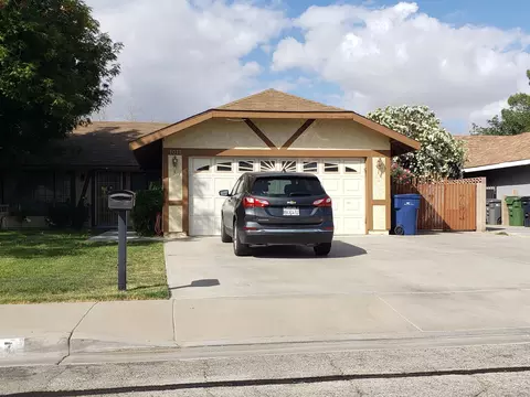 1017 Newgrove St E, Lancaster, CA 93535 photo 2