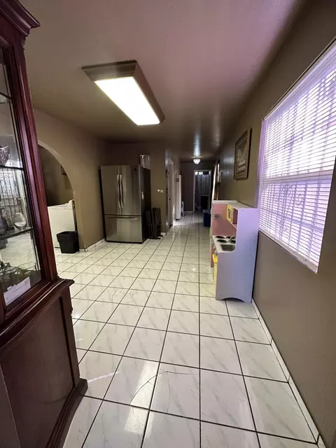 2040 Lucien St E, Compton, CA 90222 photo 6