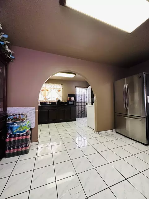 2040 Lucien St E, Compton, CA 90222 photo 5