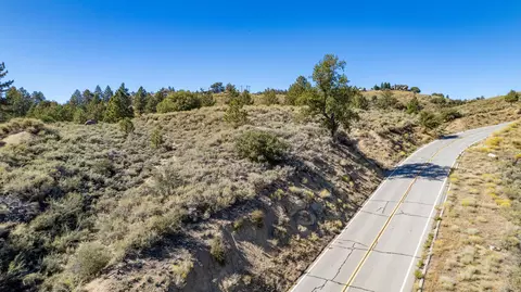 25251 Jacaranda Dr, Tehachapi, CA 93561 photo 2