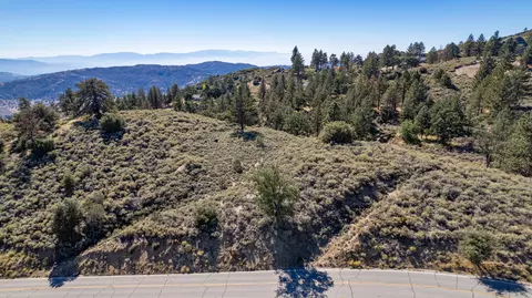 25251 Jacaranda Dr, Tehachapi, CA 93561
