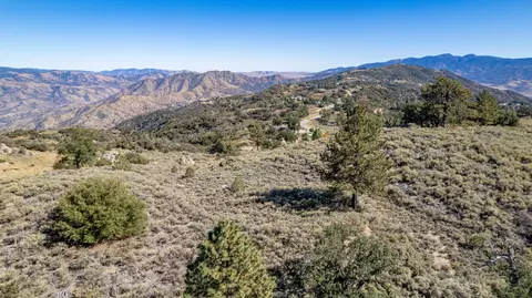 25251 Jacaranda Dr, Tehachapi, CA 93561 photo 4