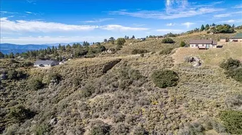 25540 Jacaranda Dr, Tehachapi, CA 93561 photo 5