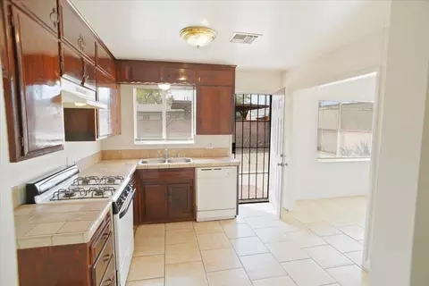 428 Langhorn St, Lancaster, CA 93535 photo 6