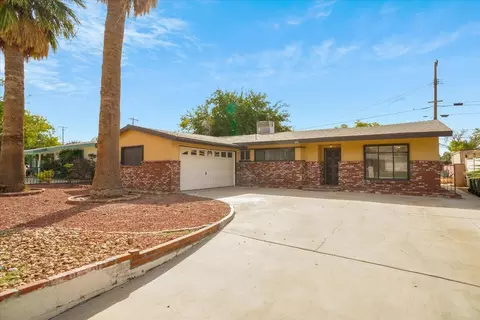 428 Langhorn St, Lancaster, CA 93535 photo 2