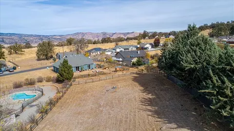 Arlington Place, Tehachapi, CA 93561 photo 3