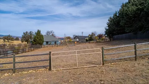 Arlington Place, Tehachapi, CA 93561 photo 2